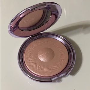BECCA Pure Pearl Highlighter